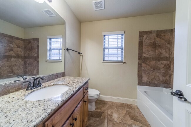 Building Photo - 3205 SW Briar Creek Ave