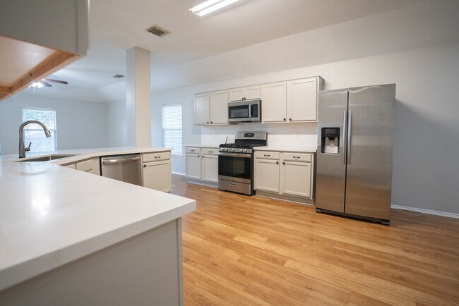 Building Photo - 7843 Crescent Village Ln