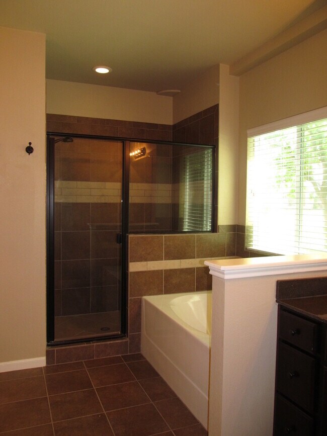 Building Photo - 2515 Twin Ridge Ct