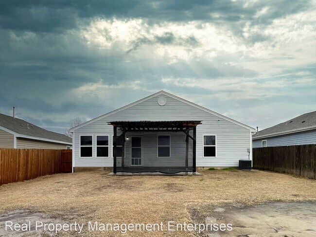 Building Photo - 3 br, 2 bath House - 15601 Acacia Rd