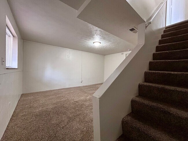 Building Photo - Two Bedroom Townhome In Southeast Grand Rapids