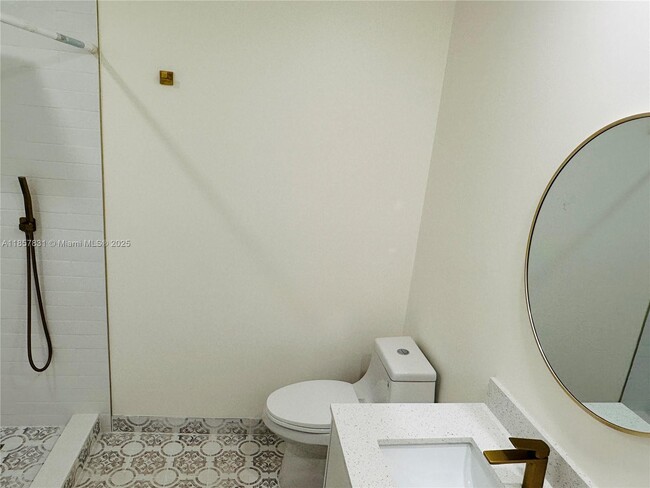 Building Photo - 458 Lakeview Dr