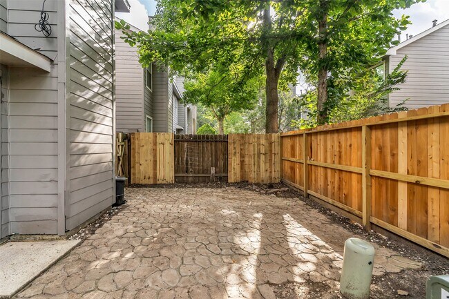 Building Photo - 46 Marble Rock Pl