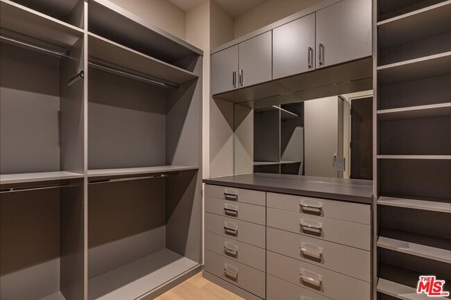 Building Photo - 1895 Rising Glen Rd