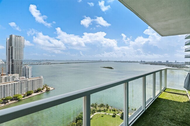 Building Photo - 1900 N Bayshore Dr