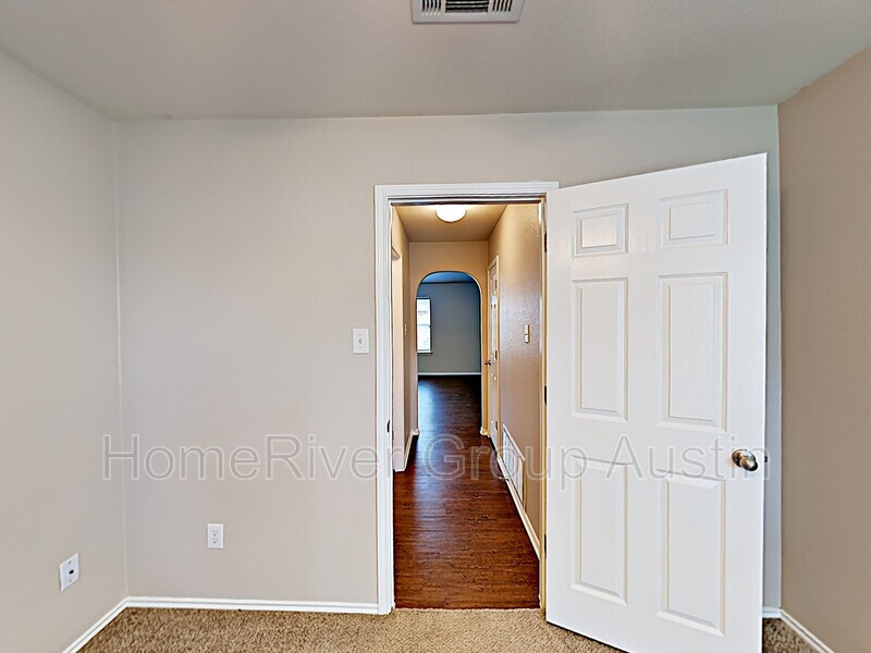 Building Photo - 119 Dove Song Dr