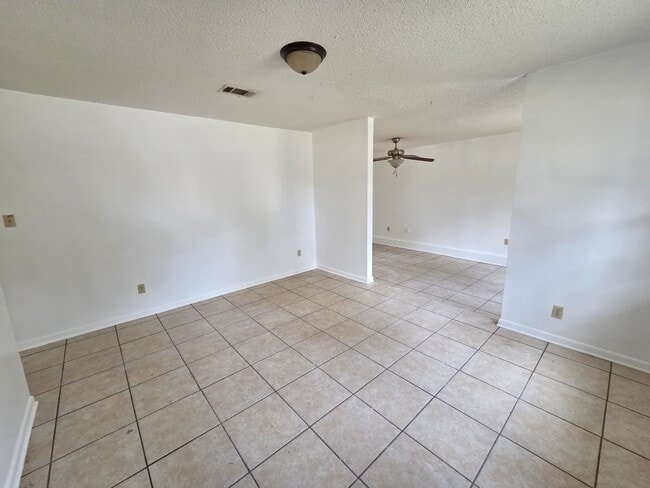 Building Photo - 4119 Karen St