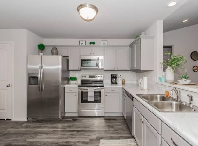 Building Photo - 7121 Woodsgate Cv