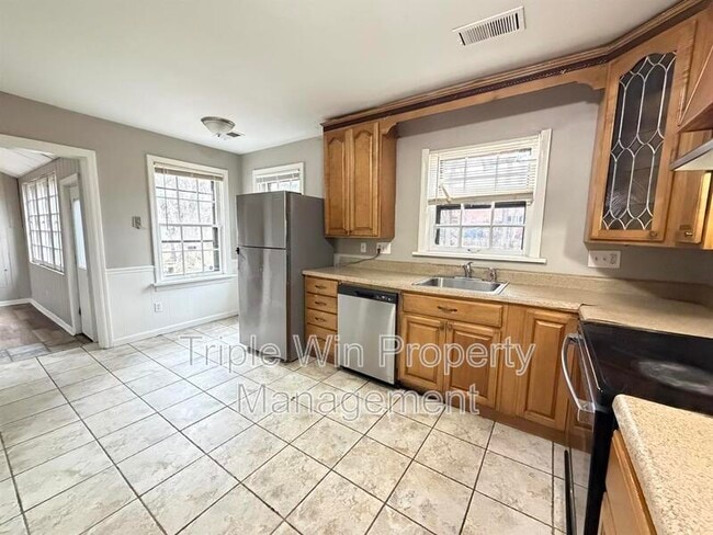 Building Photo - 520 Hentschel Pl