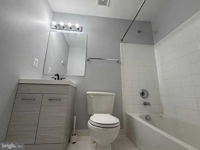 Building Photo - 15670 Mendoza Ln