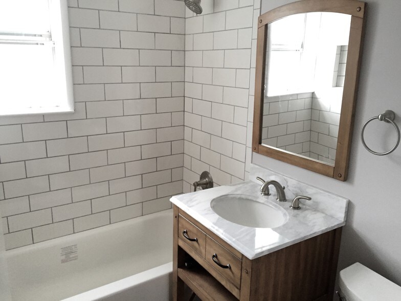 Fully renovated Bathroom - 2841 S Wakefield St