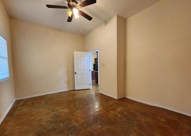 Building Photo - 3933 John Sharp Pkwy