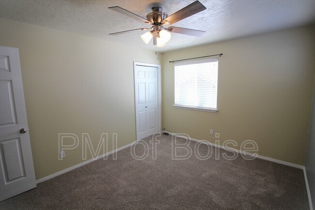 Building Photo - 639 E Willowbrook Dr