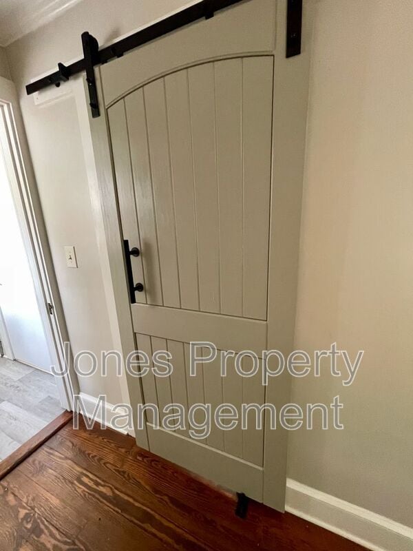 Building Photo - 1419 N Main St