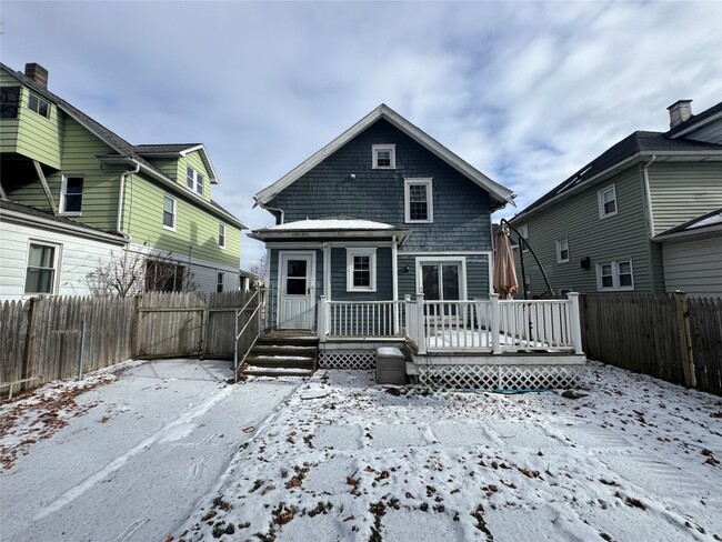 Building Photo - 66 Cook St