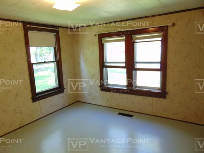 Building Photo - Marinette Home For Rent