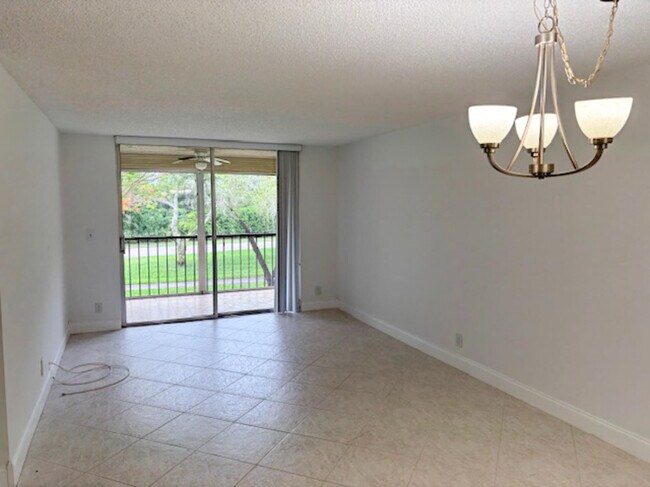 Building Photo - 6935 Huntington Ln