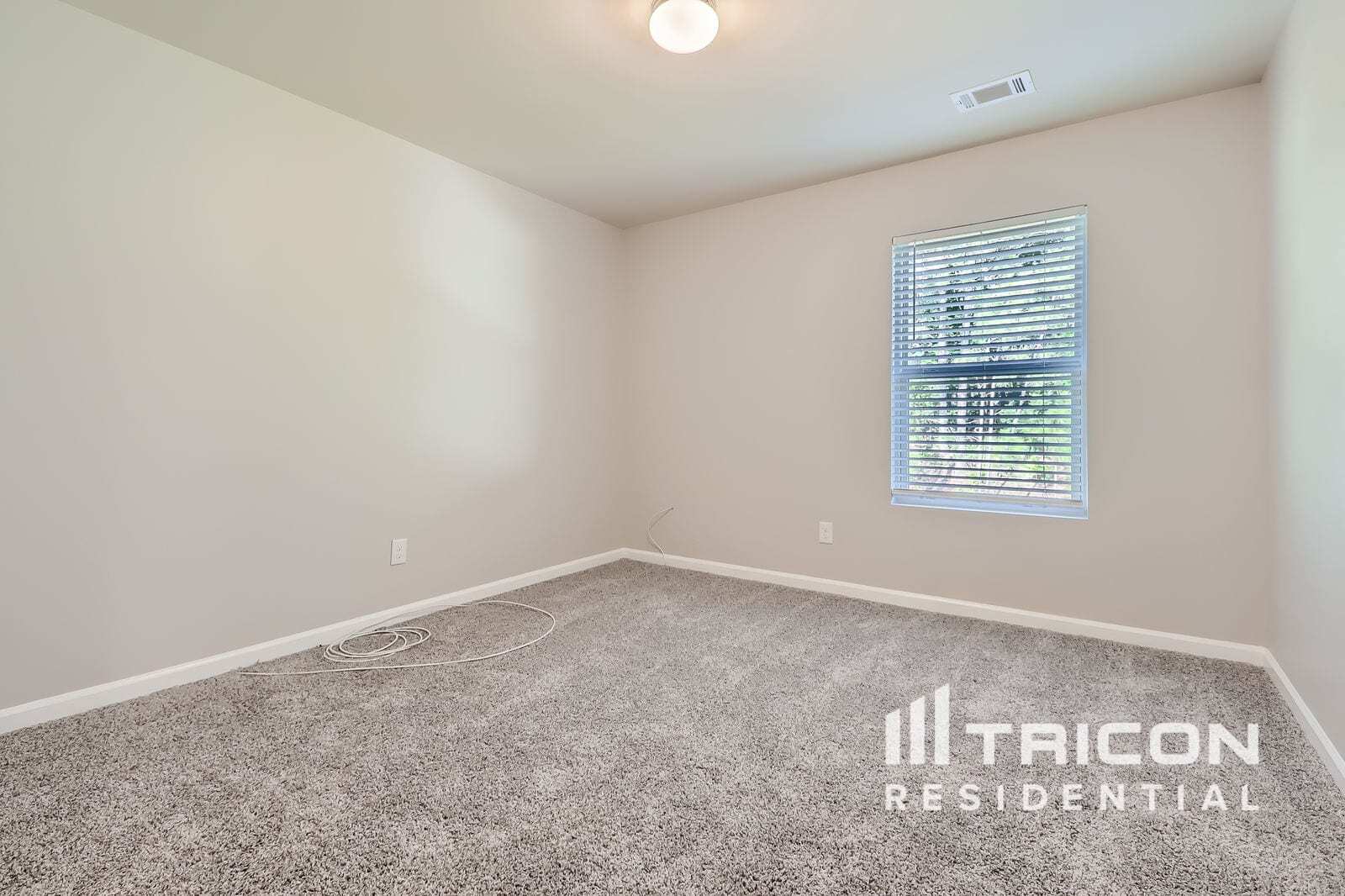 Building Photo - 411 Lake Ridge Ln