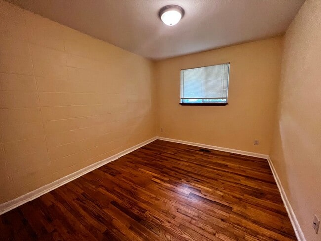 Building Photo - 2-Bedroom 1-Bathroom Duplex in West Fort Collins