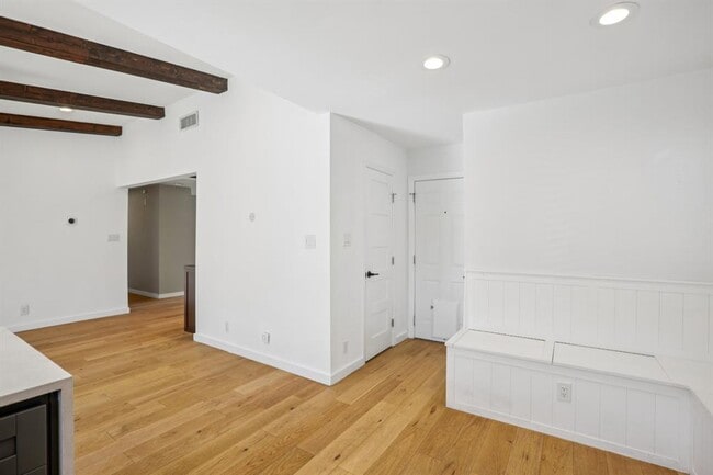 Building Photo - 7205 Twisted Oaks Dr