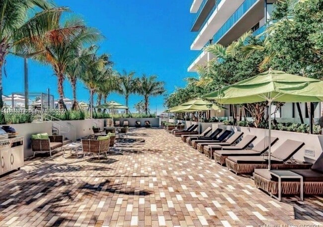 Building Photo - 2960 NE 207th St