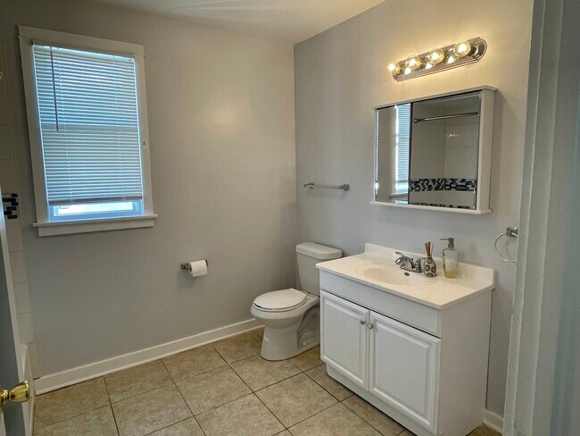 Building Photo - 1397 Brown St