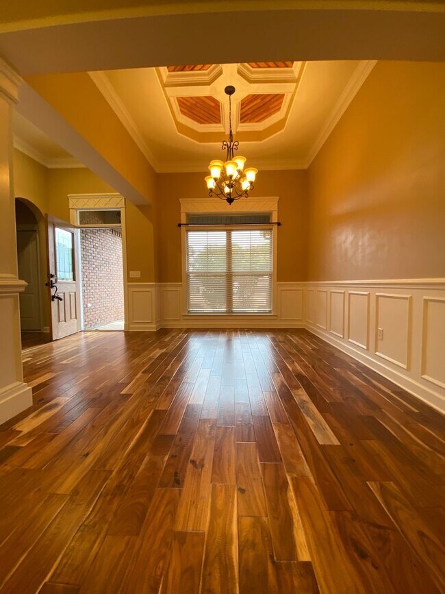 Building Photo - Shell Landing East!!! FRESH PAINT!!! NEW FLOORING!!!