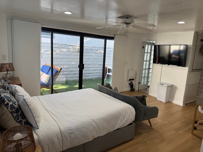 Building Photo - 468 27th St