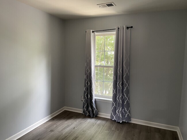 Building Photo - 2068 Lockwood Dr