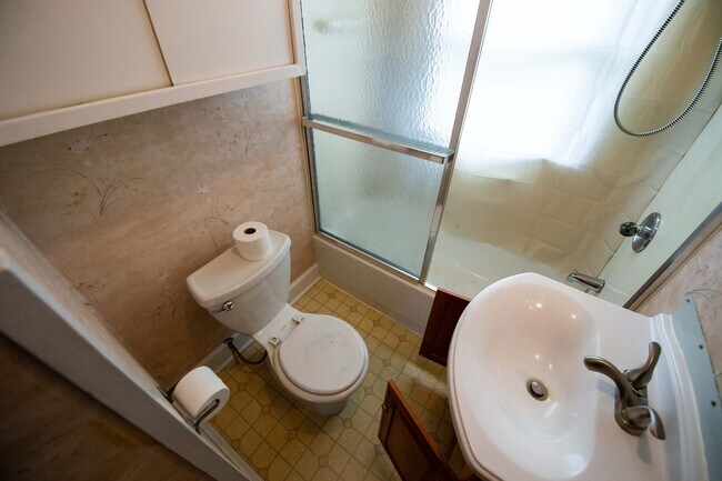 Building Photo - 112 E 15th St