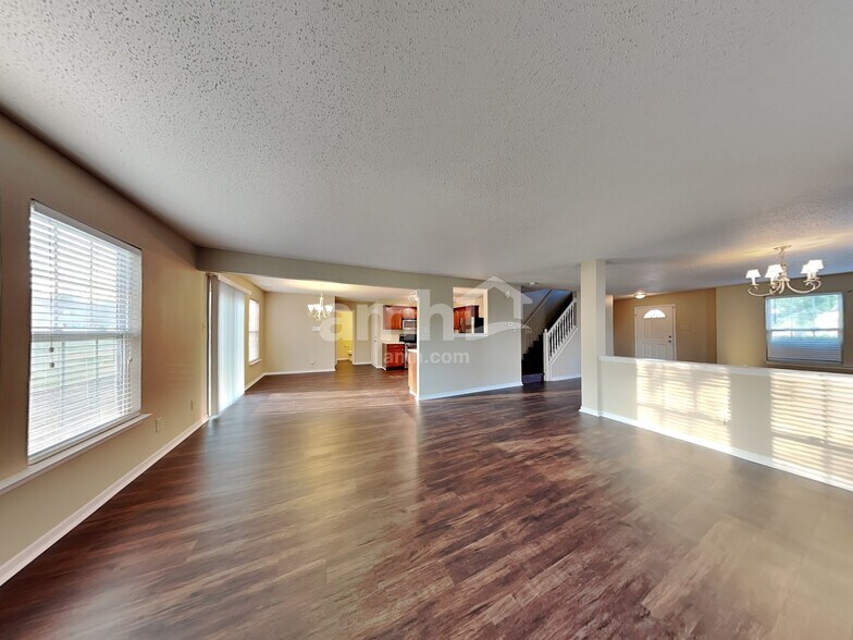 Building Photo - 10621 Inspiration Dr