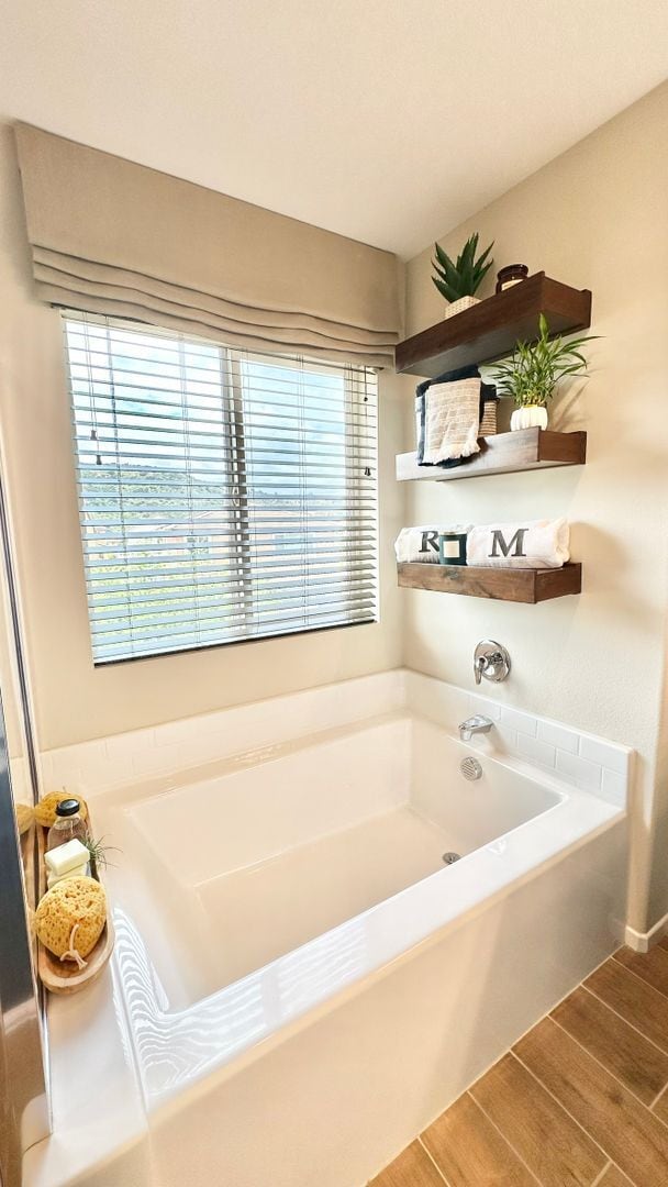 Building Photo - Beautiful "Model" Home in the Horse Creek ...