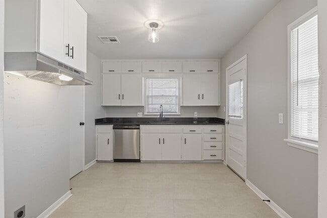 Building Photo - 1909 NE 52nd St