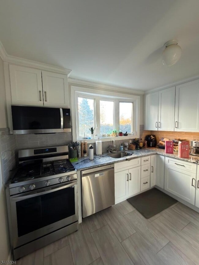 Building Photo - 664 Valley Rd