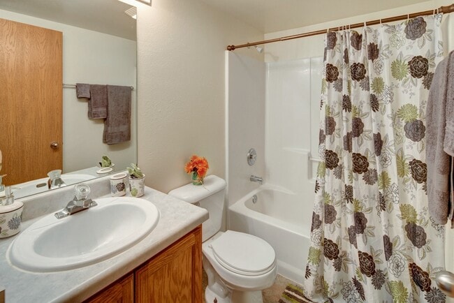 Building Photo - Strawberry Lane