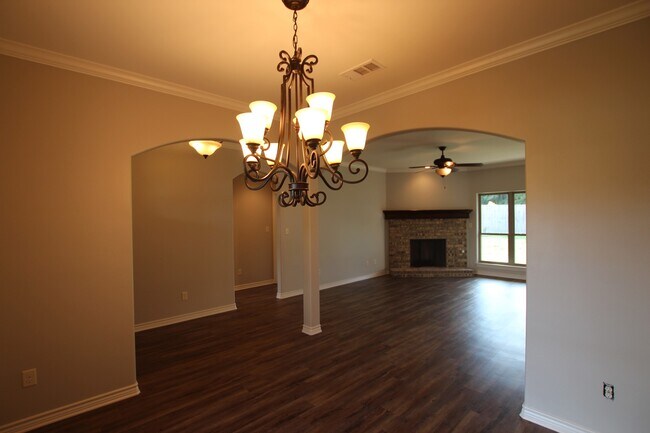 Building Photo - Coming Soon! Luxurious 3 Bed 2.5 Bath Rent...