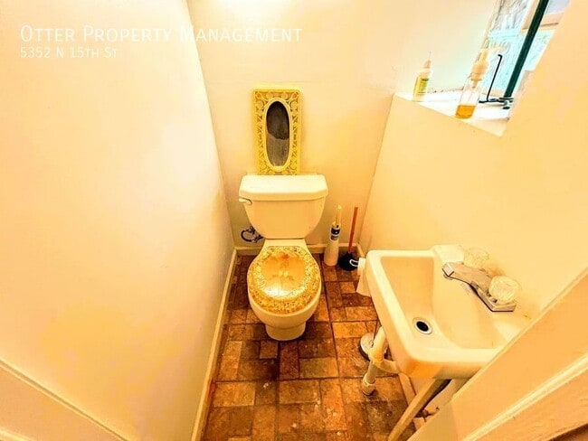 Building Photo - 5352 N 15th St