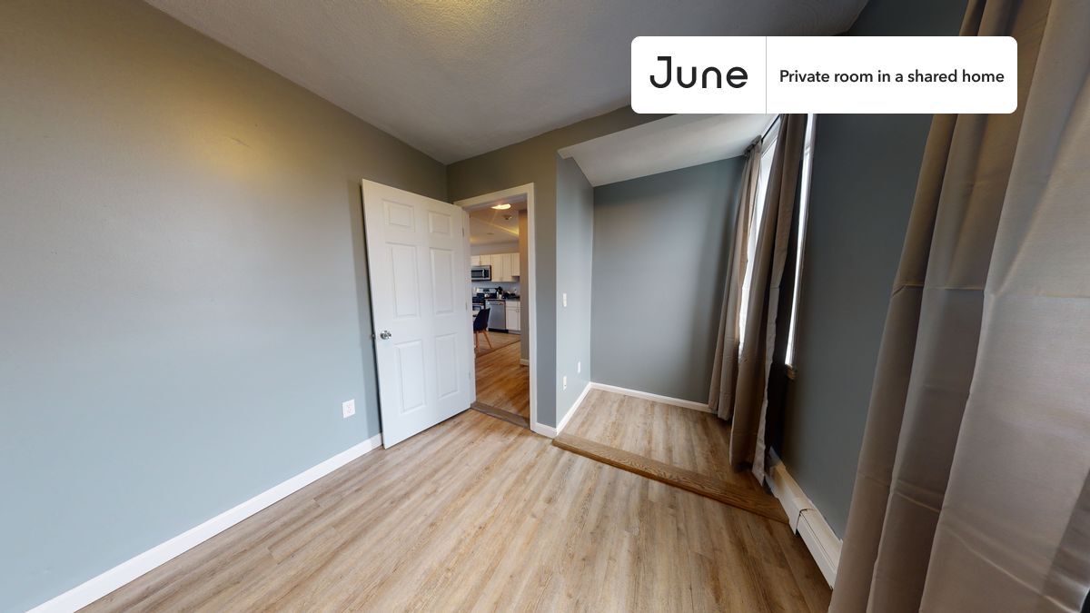 Building Photo - Room in Shared 3 bed/1 bath home