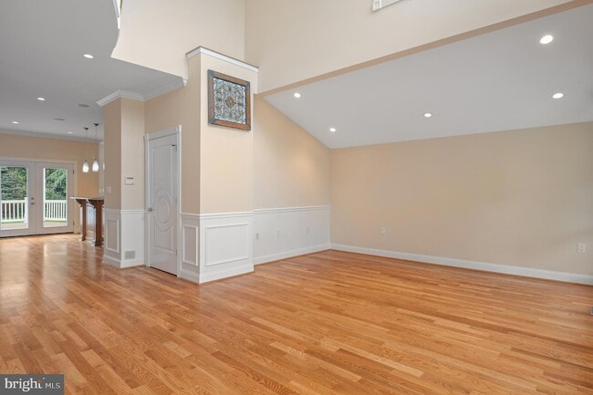 Building Photo - 5905 Lone Oak Dr