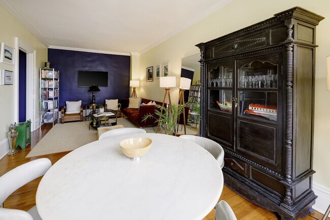 Building Photo - Great Luxury 1 Bedroom 1 Bath on Connecticut Ave in Kalarama