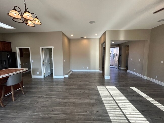 Building Photo - 3 Bedroom 2 bathroom with a bonus room and Solar in NW Visalia!