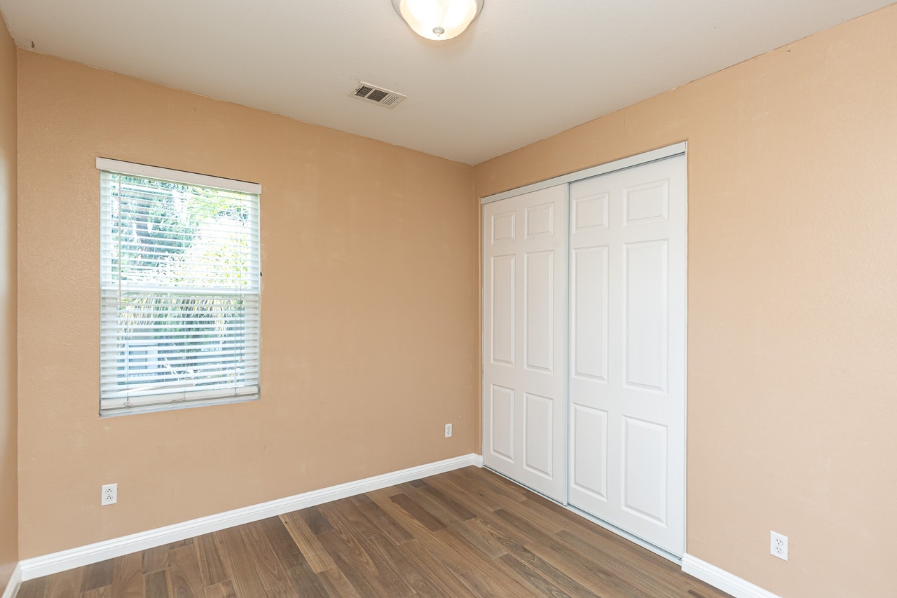 Building Photo - 425 S Meadowbrook Dr