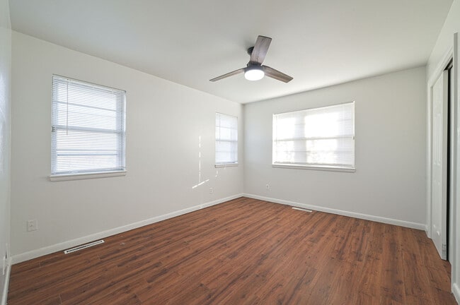 Building Photo - 4800 Spencer Rd