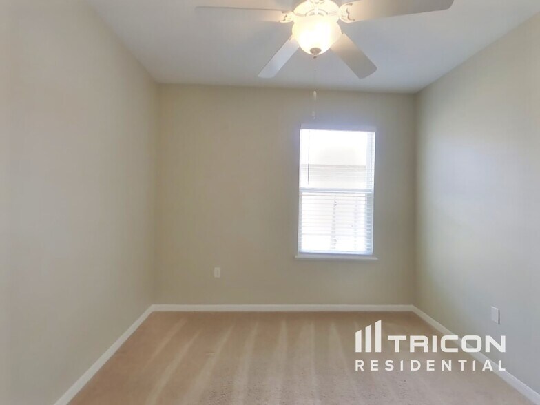 Building Photo - 1617 Tamarind Rd