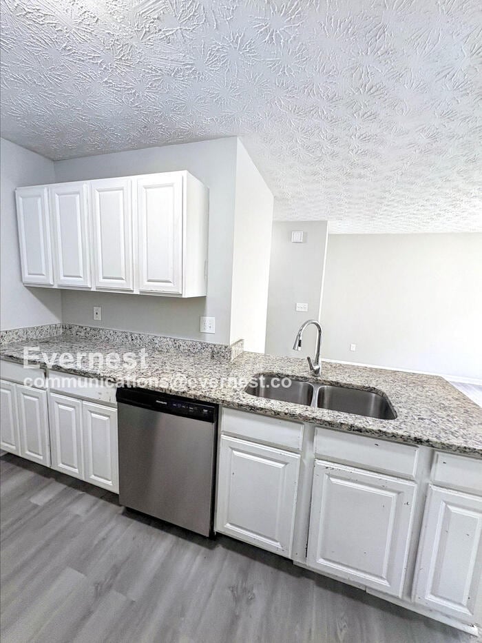 Building Photo - 2002 Grove Way