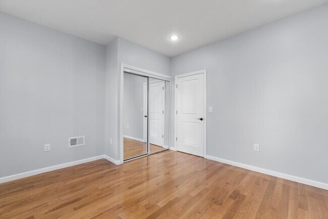 Building Photo - 170 W 10th St