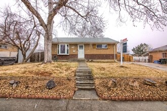 Building Photo - 207 Teal St