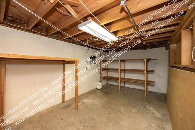 Building Photo - 605 4th Ave