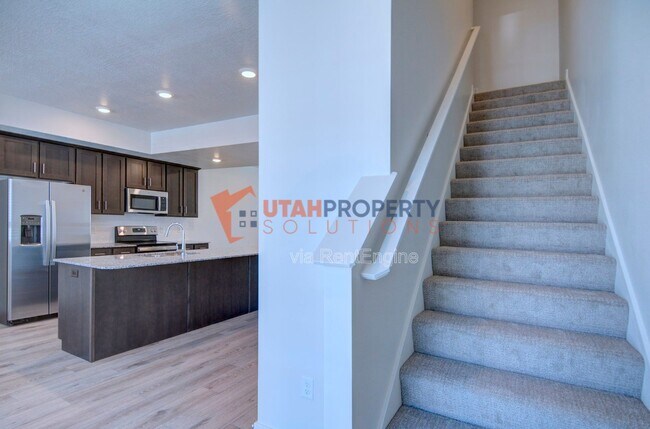 Building Photo - 974 W 500 S