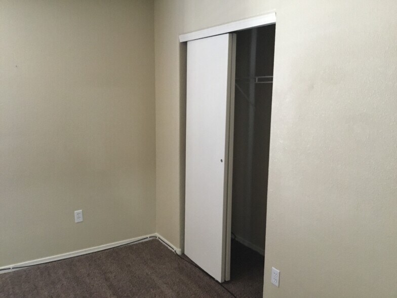 Building Photo - 5849 Sandoval Dr NE